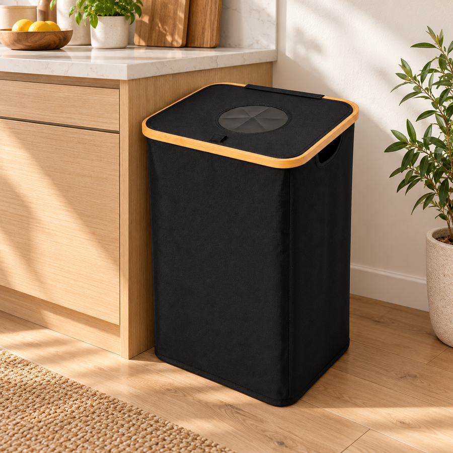Rebin Compact 100 L egynyílásos palackgyűjtő rendezett, világos otthoni környezetben.